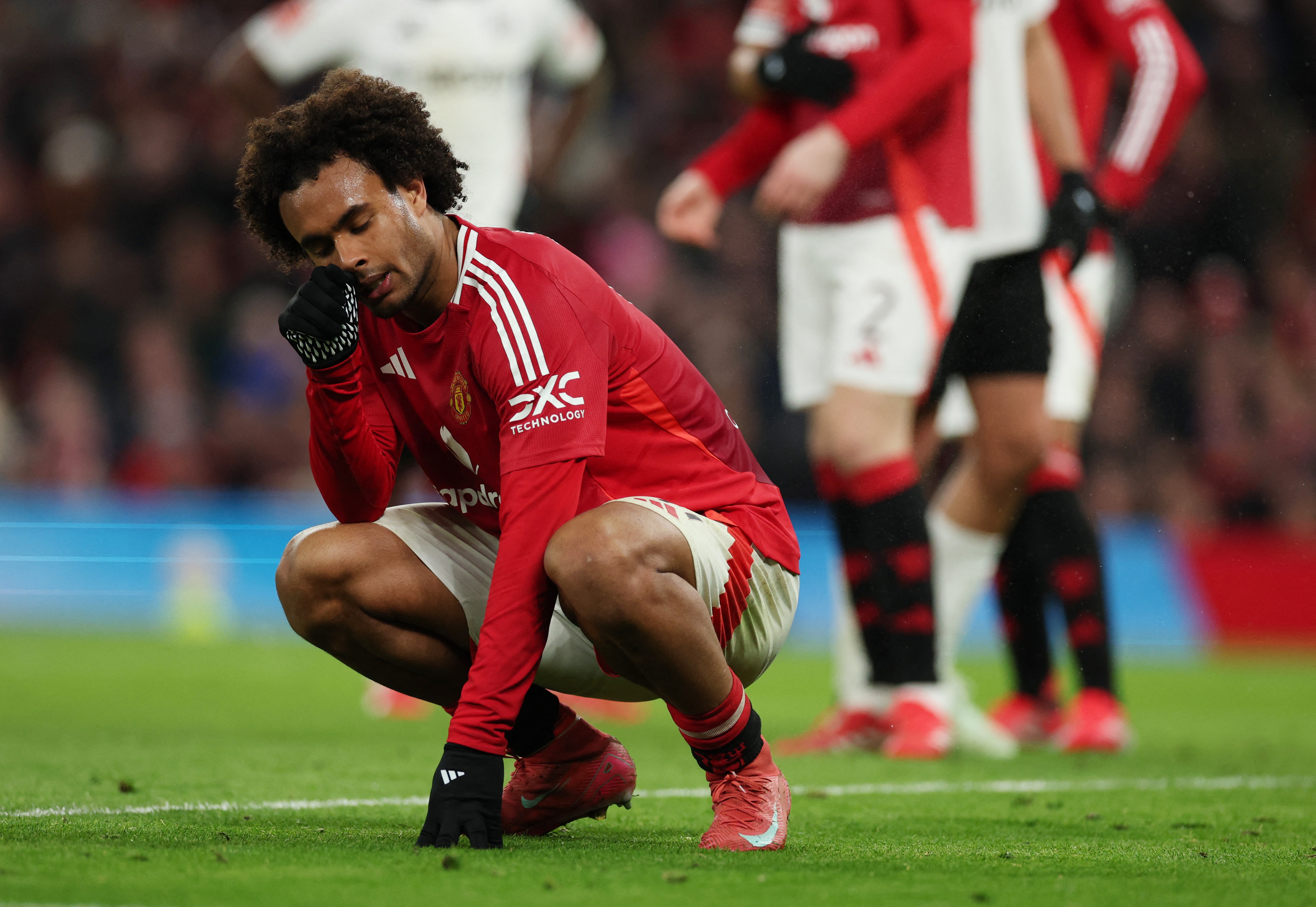 Zirkzee tra gia vi phong do kem hinh anh