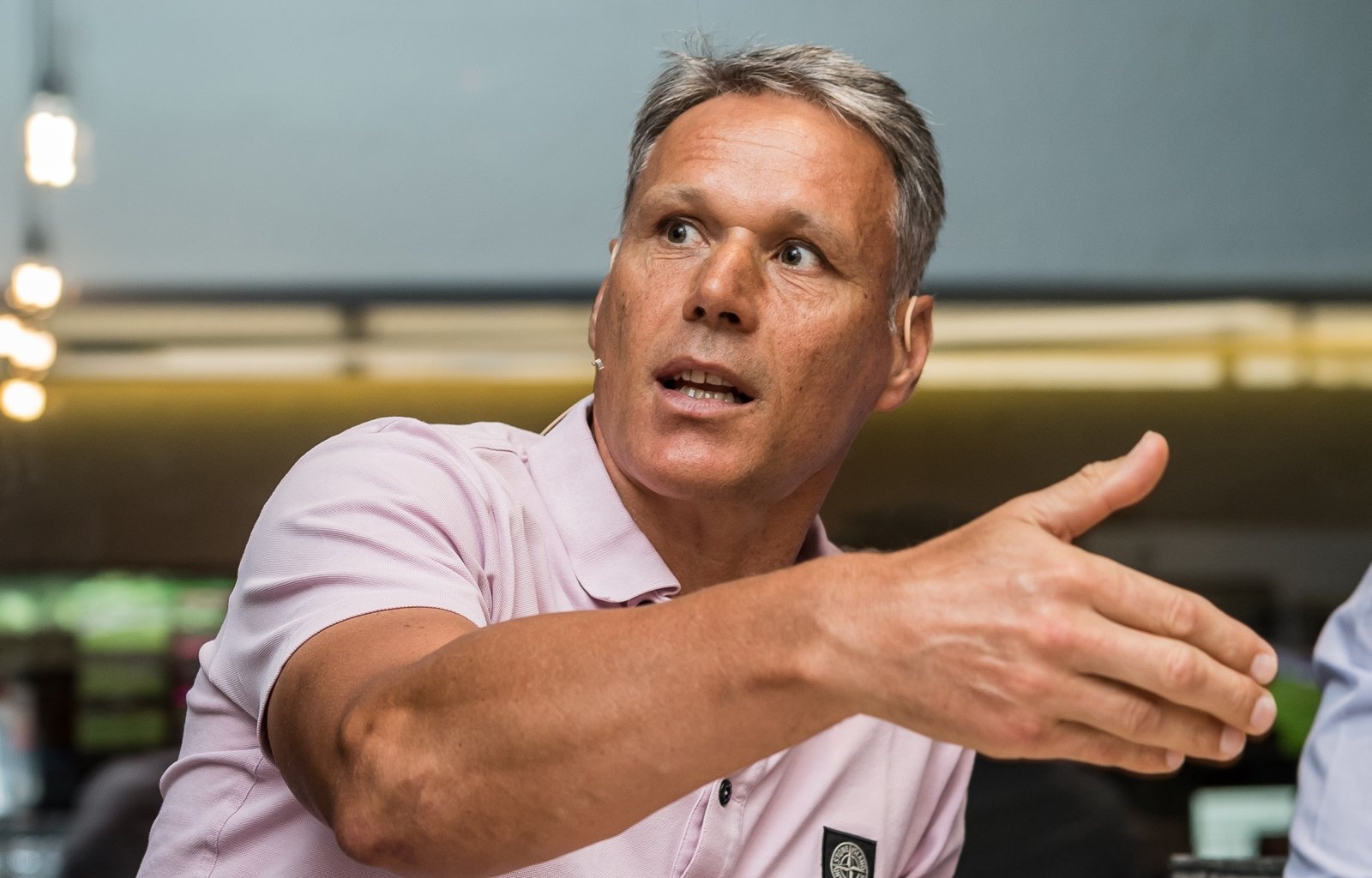 Van Basten: 'Alvarez chi cham bong mot lan' hinh anh
