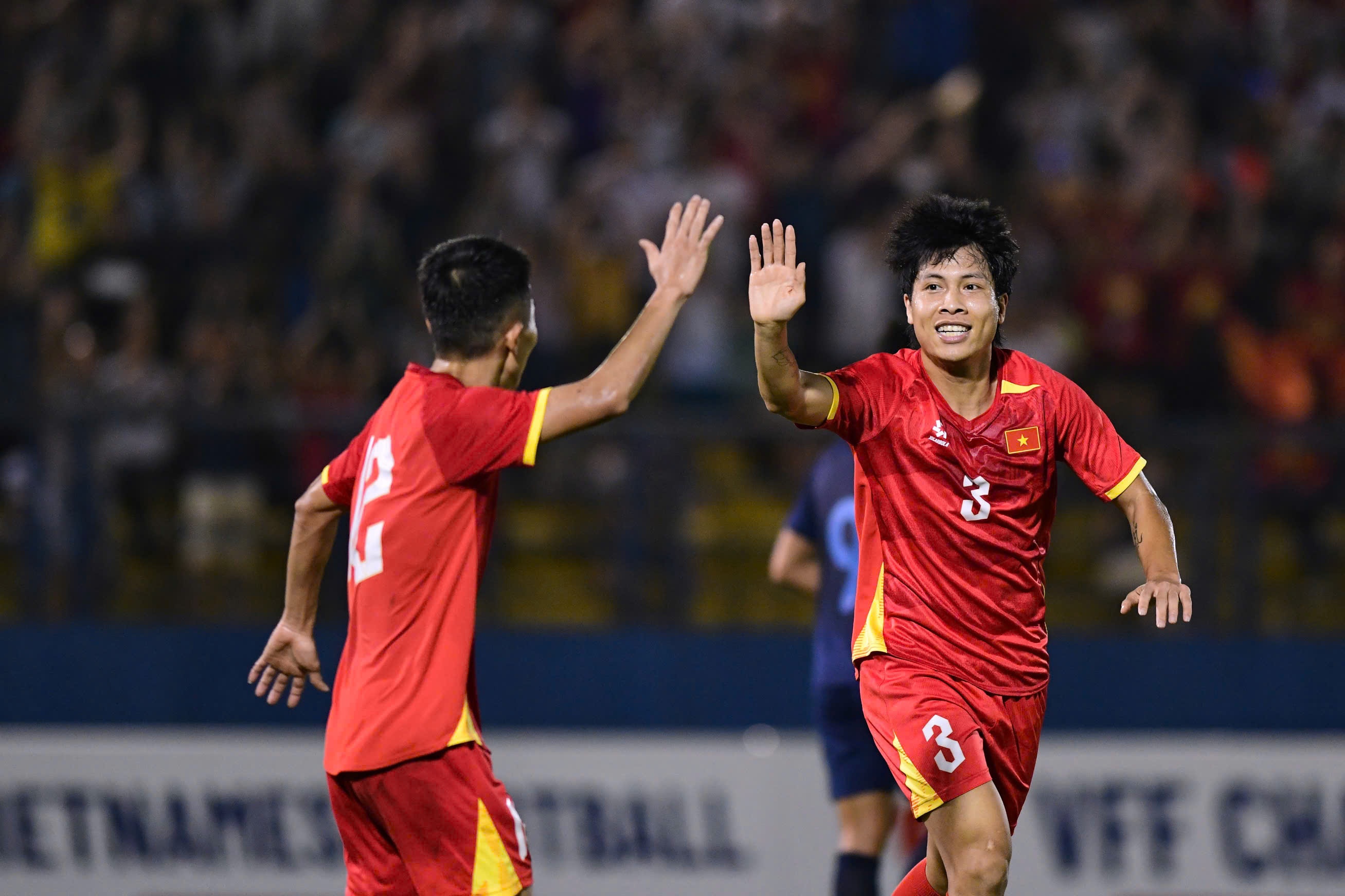 Hau ve Campuchia nuc loi khen tuyen Viet Nam hinh anh