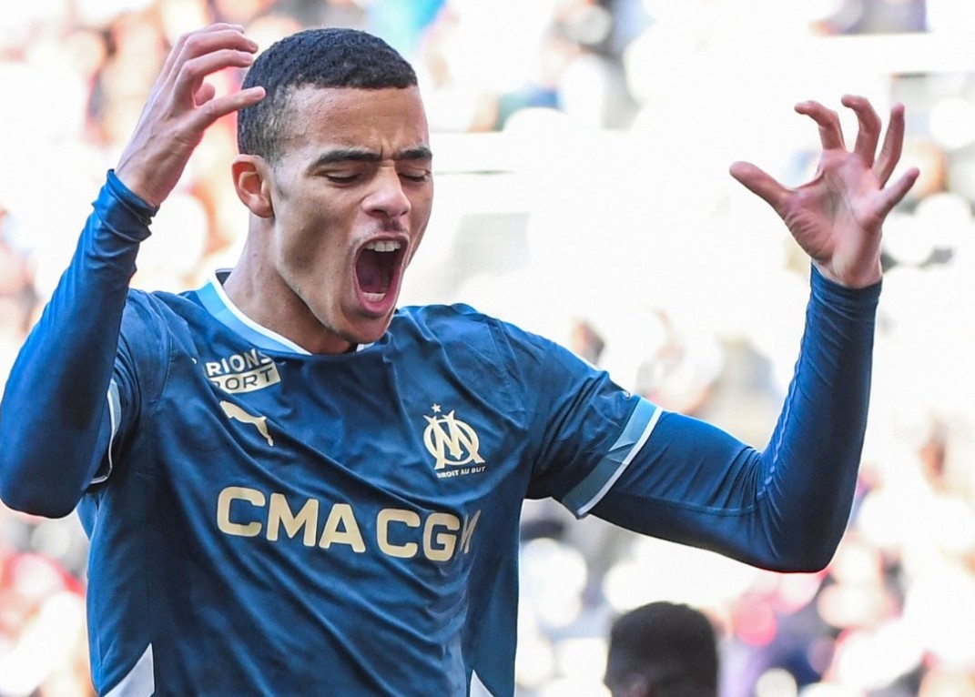 HLV Marseille bi to khong biet dung Greenwood hinh anh