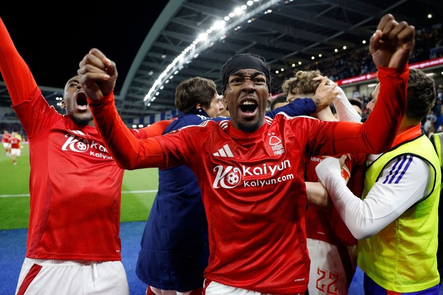 Tien dao sut tung luoi MU duoc vi voi Messi hinh anh