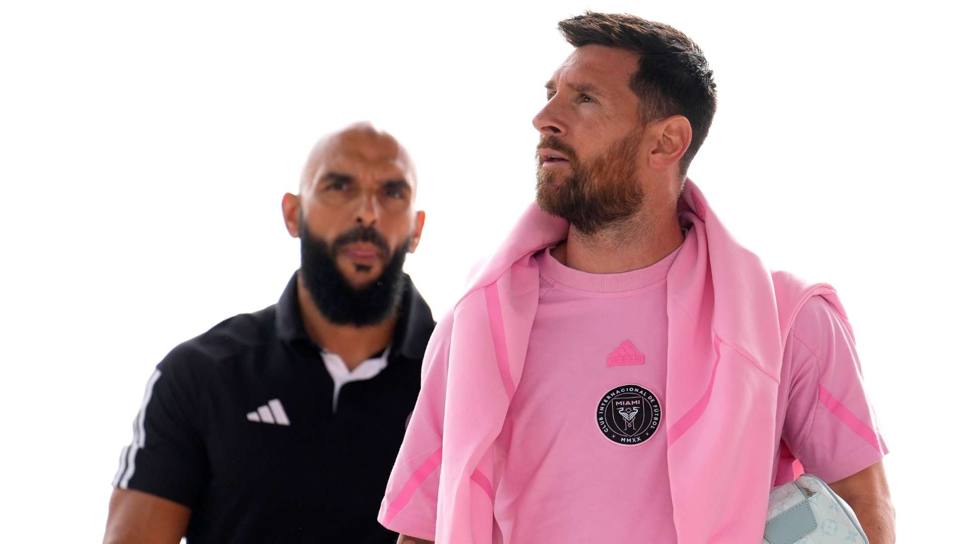 Messi to thai do khi ve si bi cam den san hinh anh