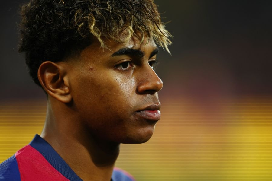 Hanh dong dep cua Yamal voi Fati hinh anh