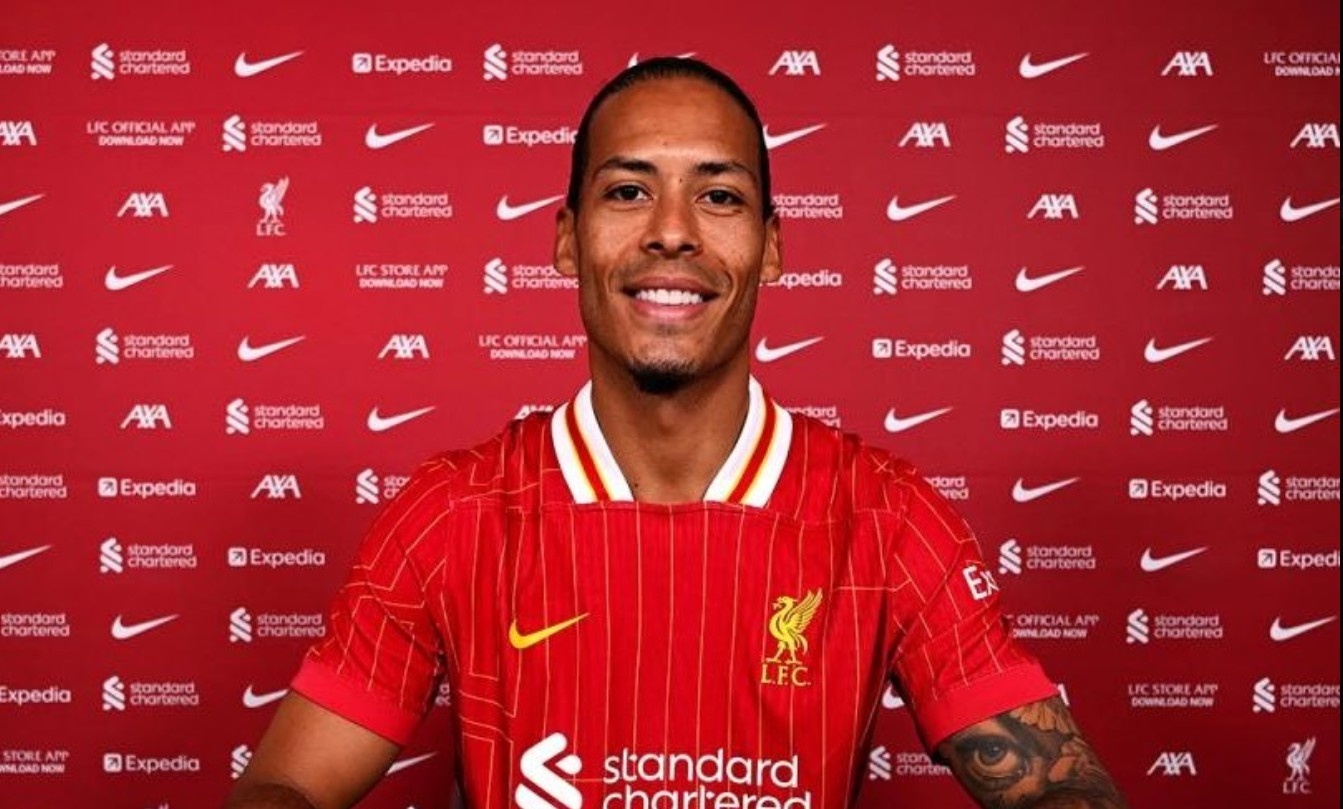 Van Dijk nhan luong ky luc khi ky tiep voi Liverpool hinh anh