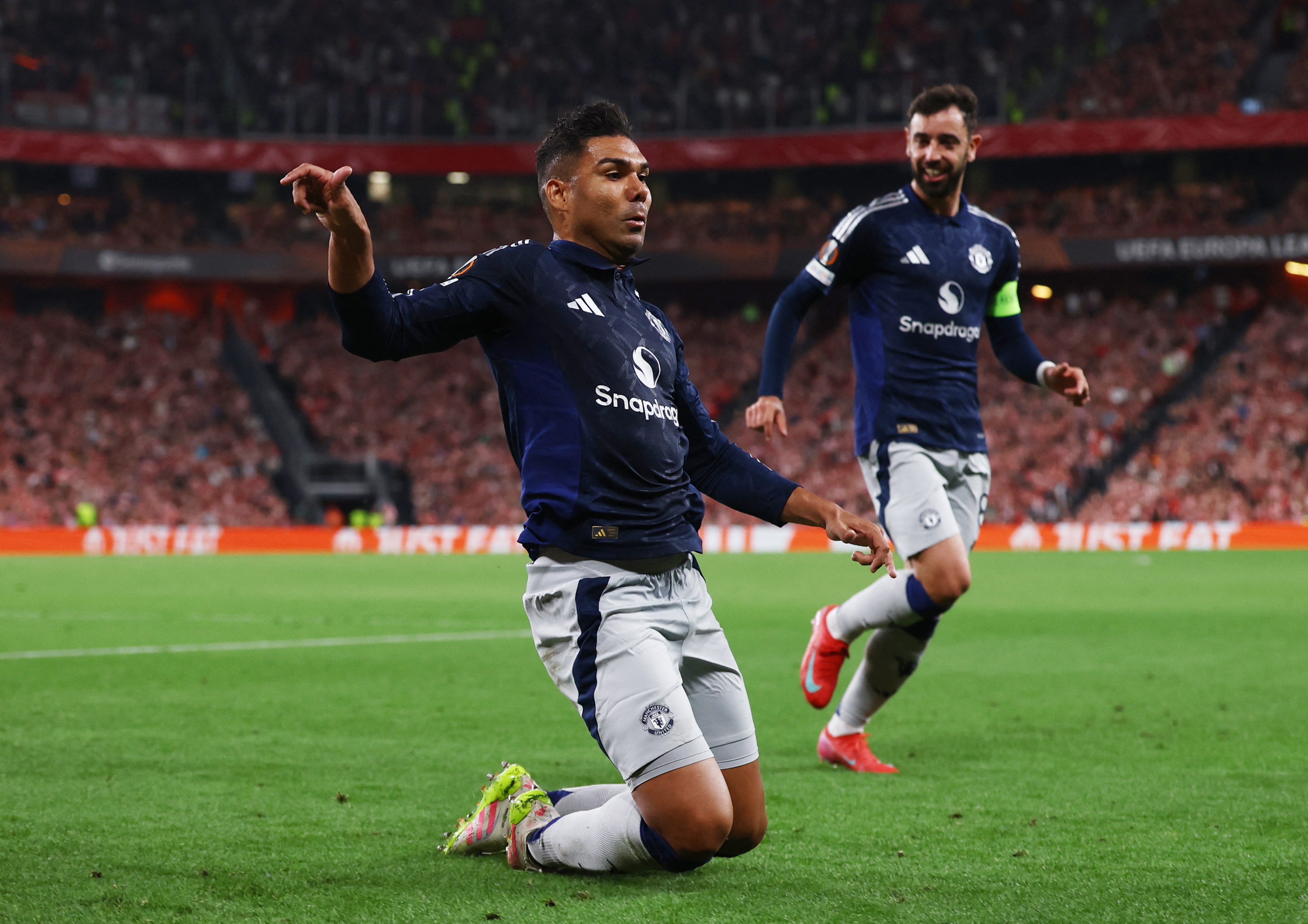 Casemiro chung to gia tri hinh anh