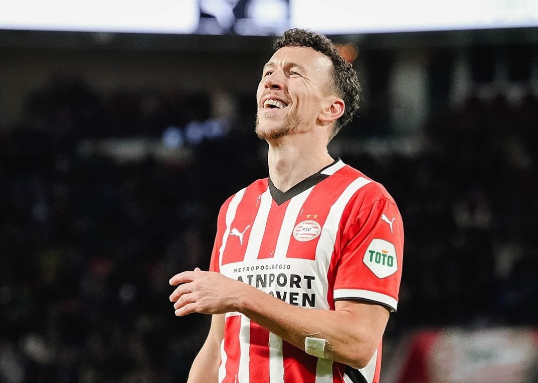 Perisic lai gay kinh ngac hinh anh