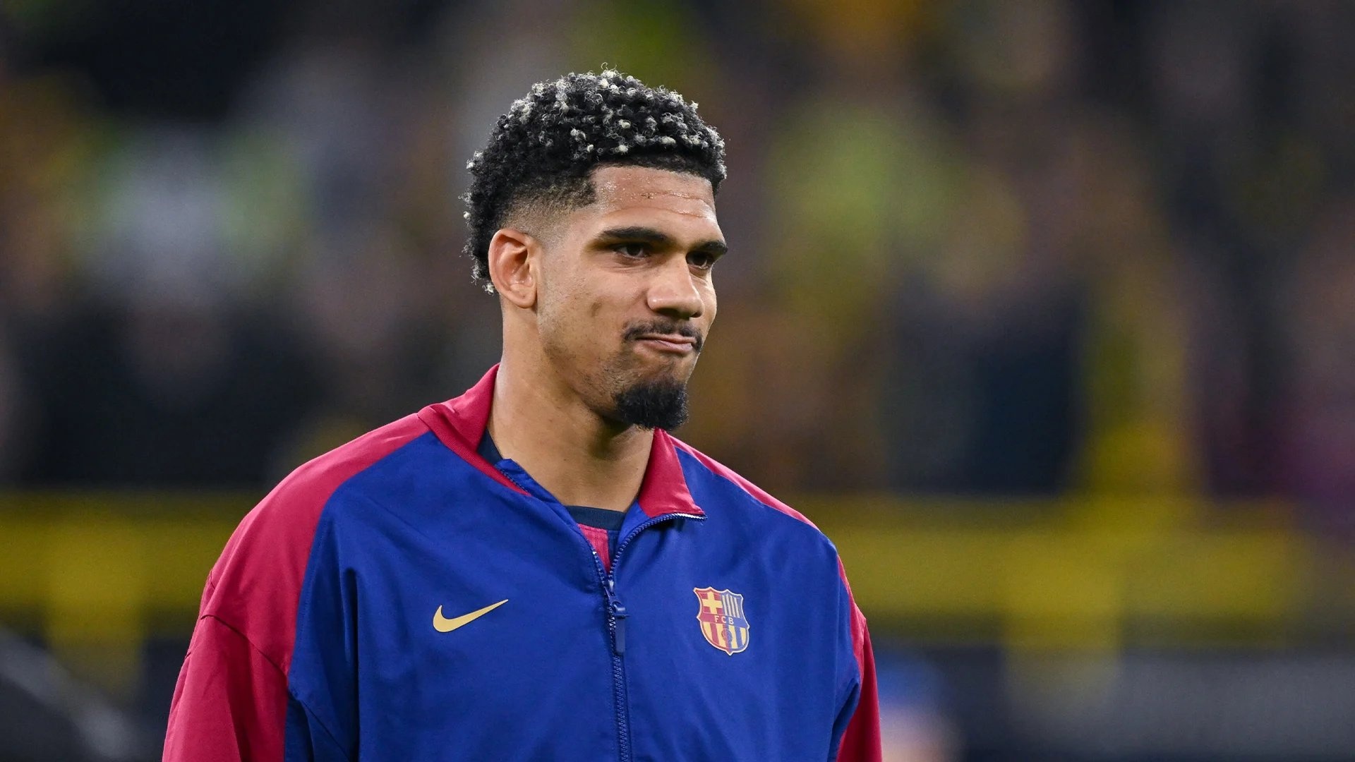 Phut tham hoa cua trung ve Barcelona hinh anh