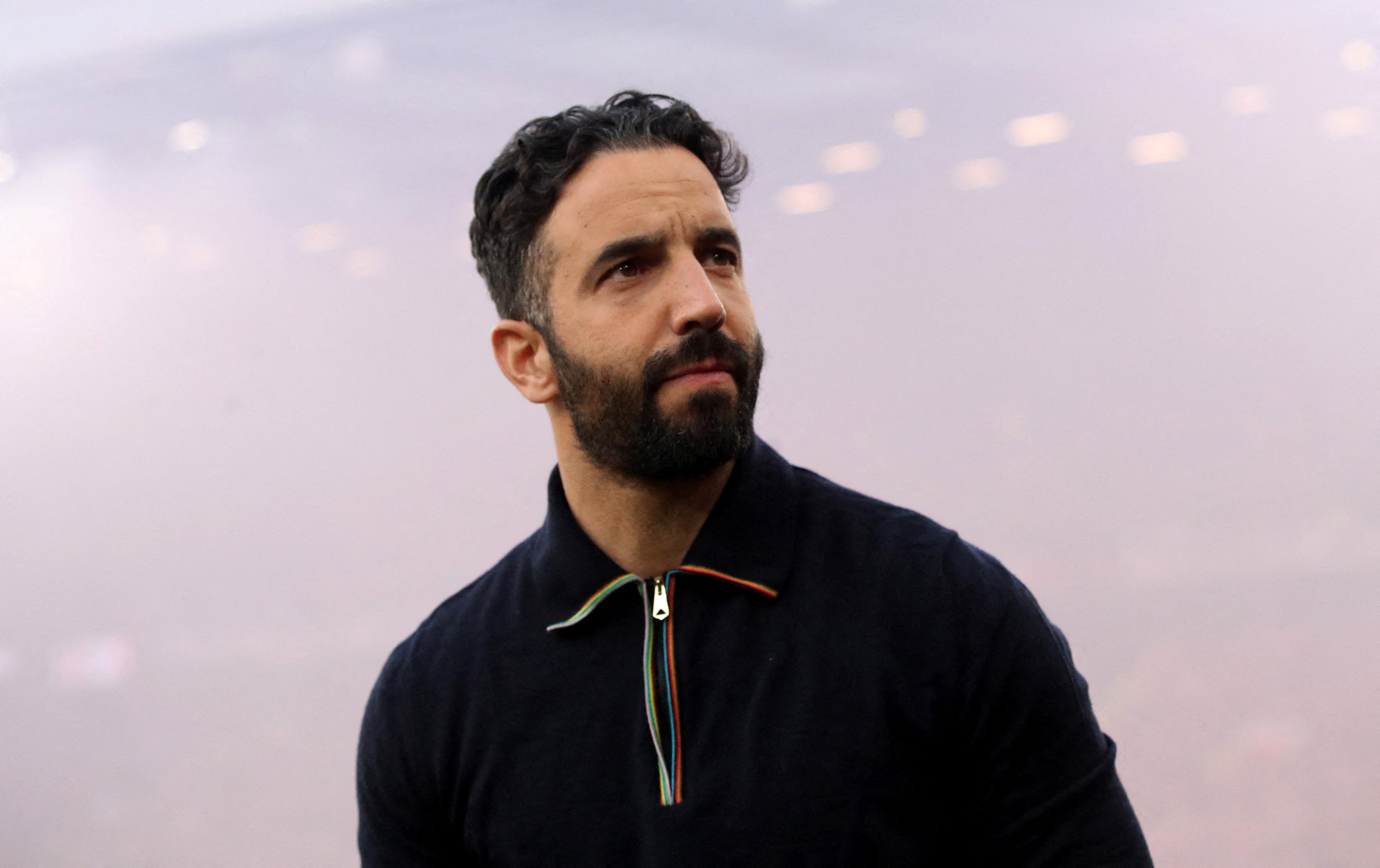 Amorim choi dep voi nhan vien MU hinh anh