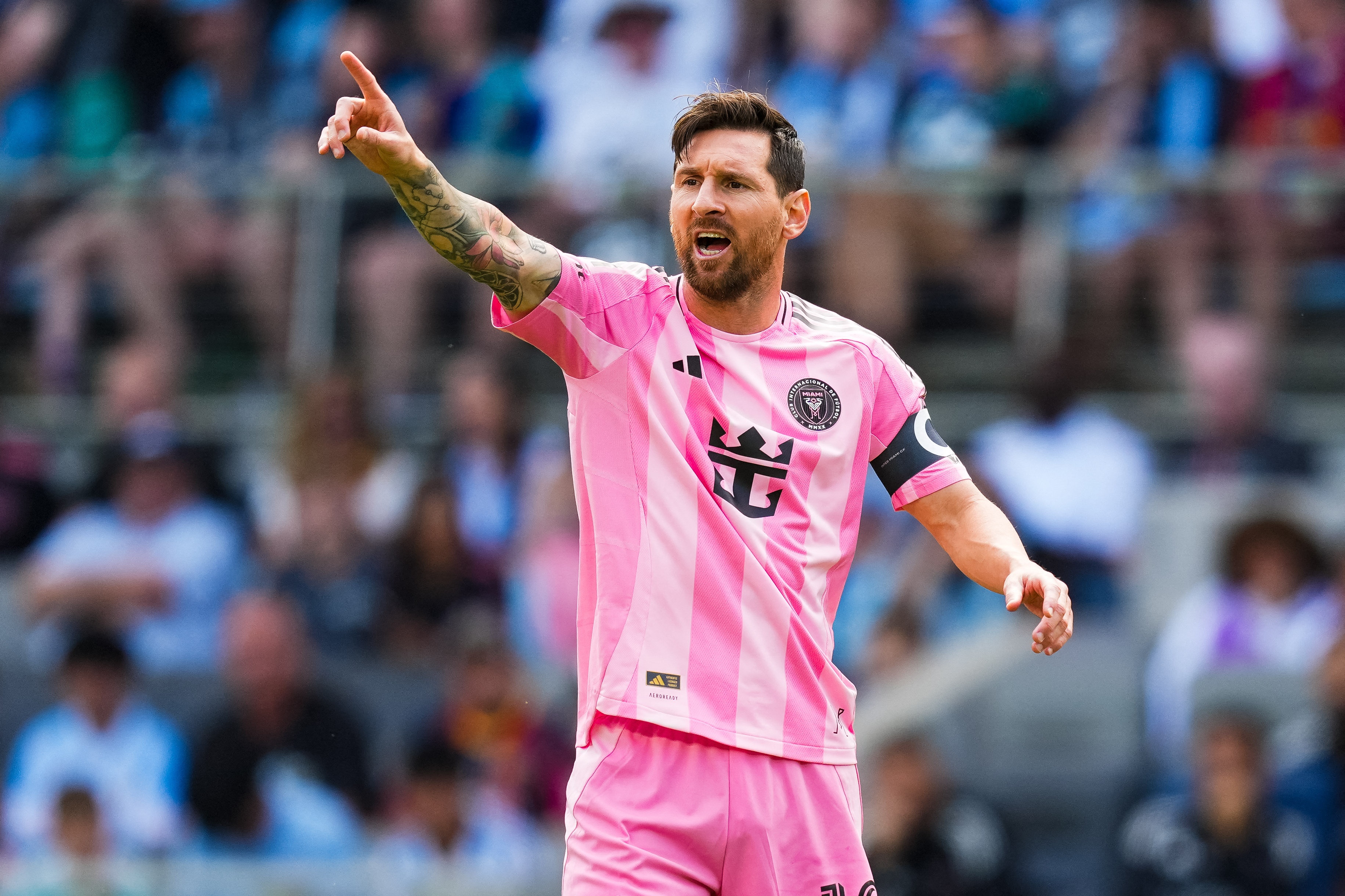 Messi: 'Trong tai MLS khong biet luat' hinh anh