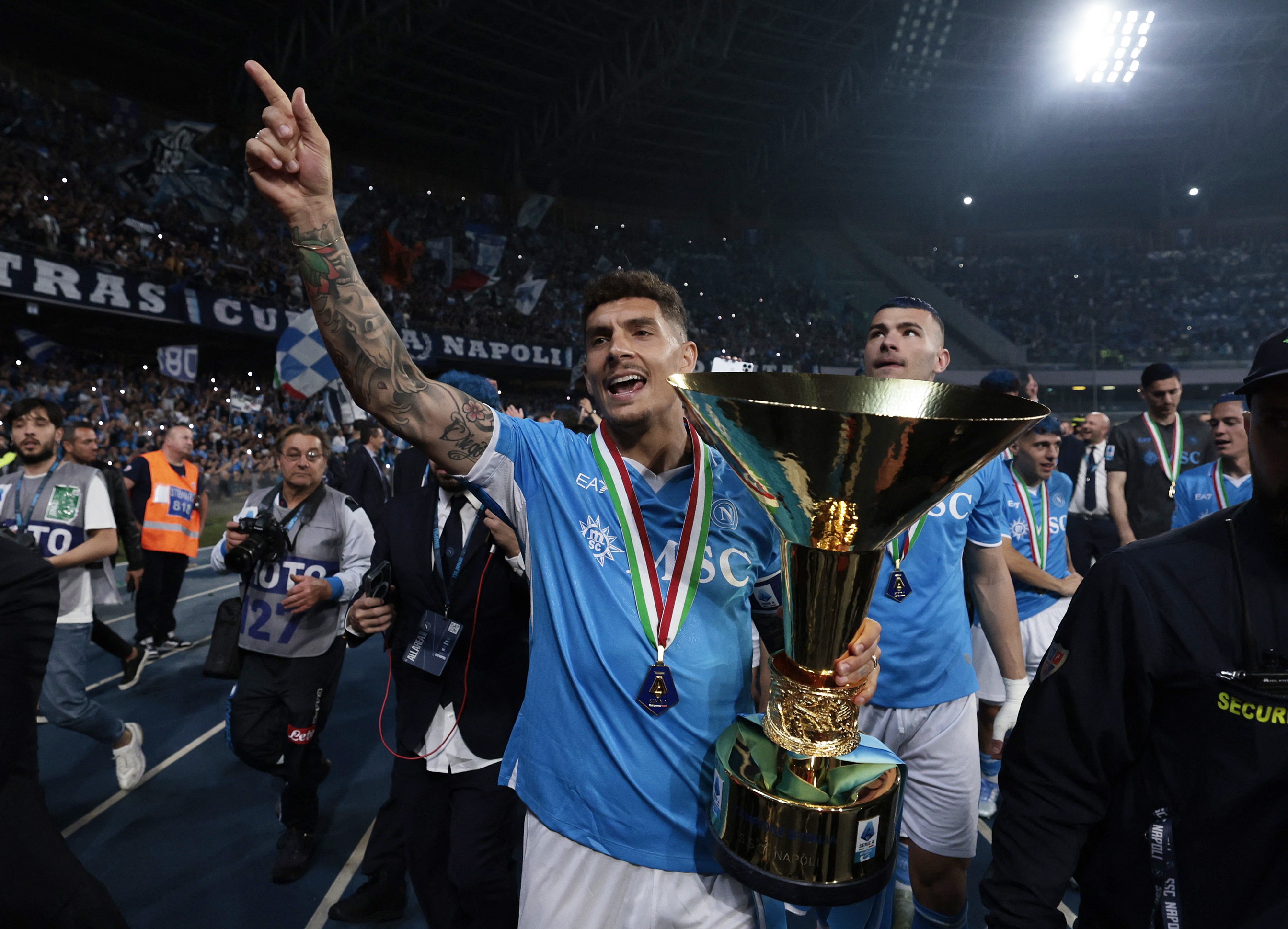 Napoli duoc thuong lon hinh anh