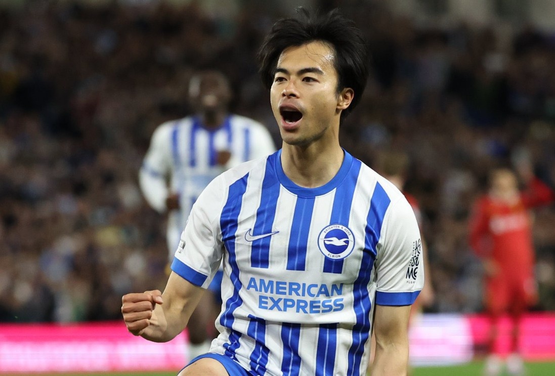 Bayern Munich san don Mitoma hinh anh