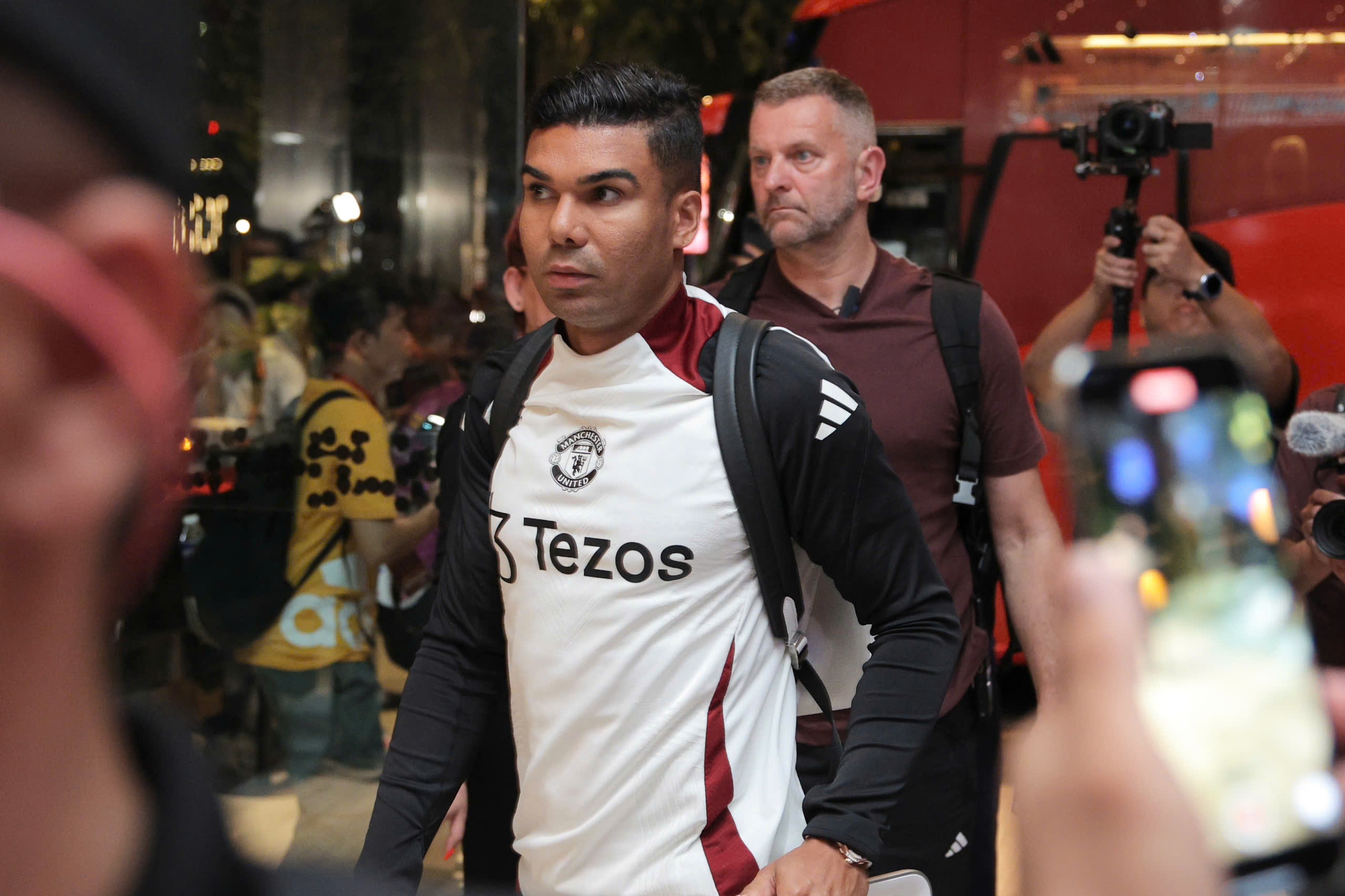 MU kiem bon tien khi sang Malaysia hinh anh