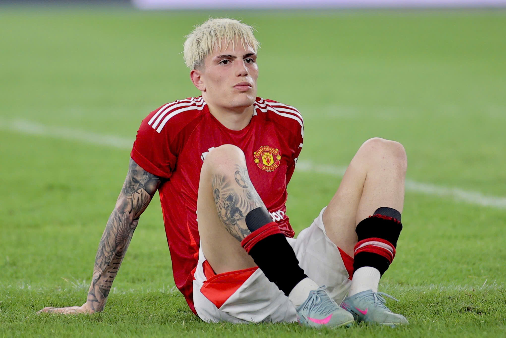 Garnacho choi mo nhat giua tin don roi MU hinh anh