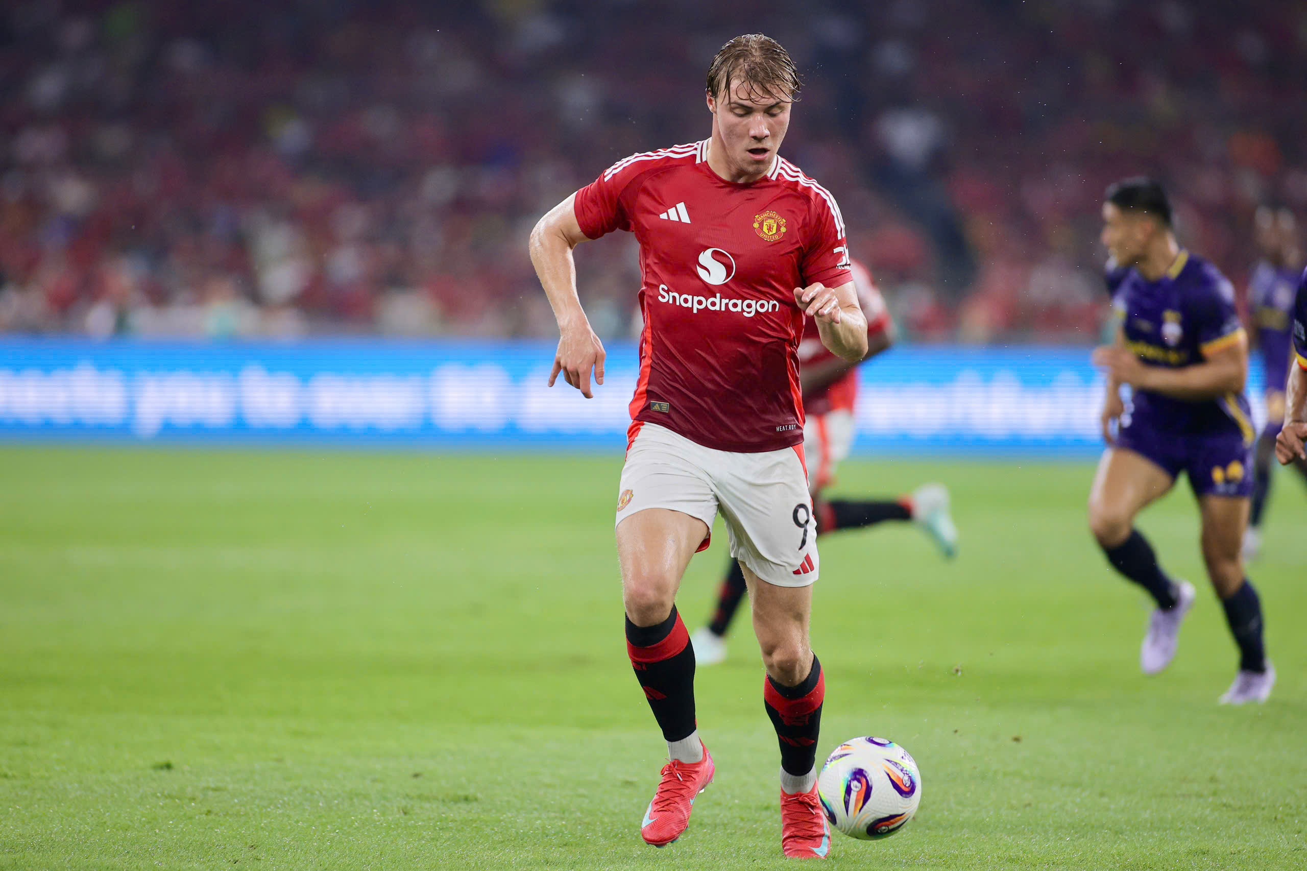 45 phut tham hoa cua Hojlund hinh anh