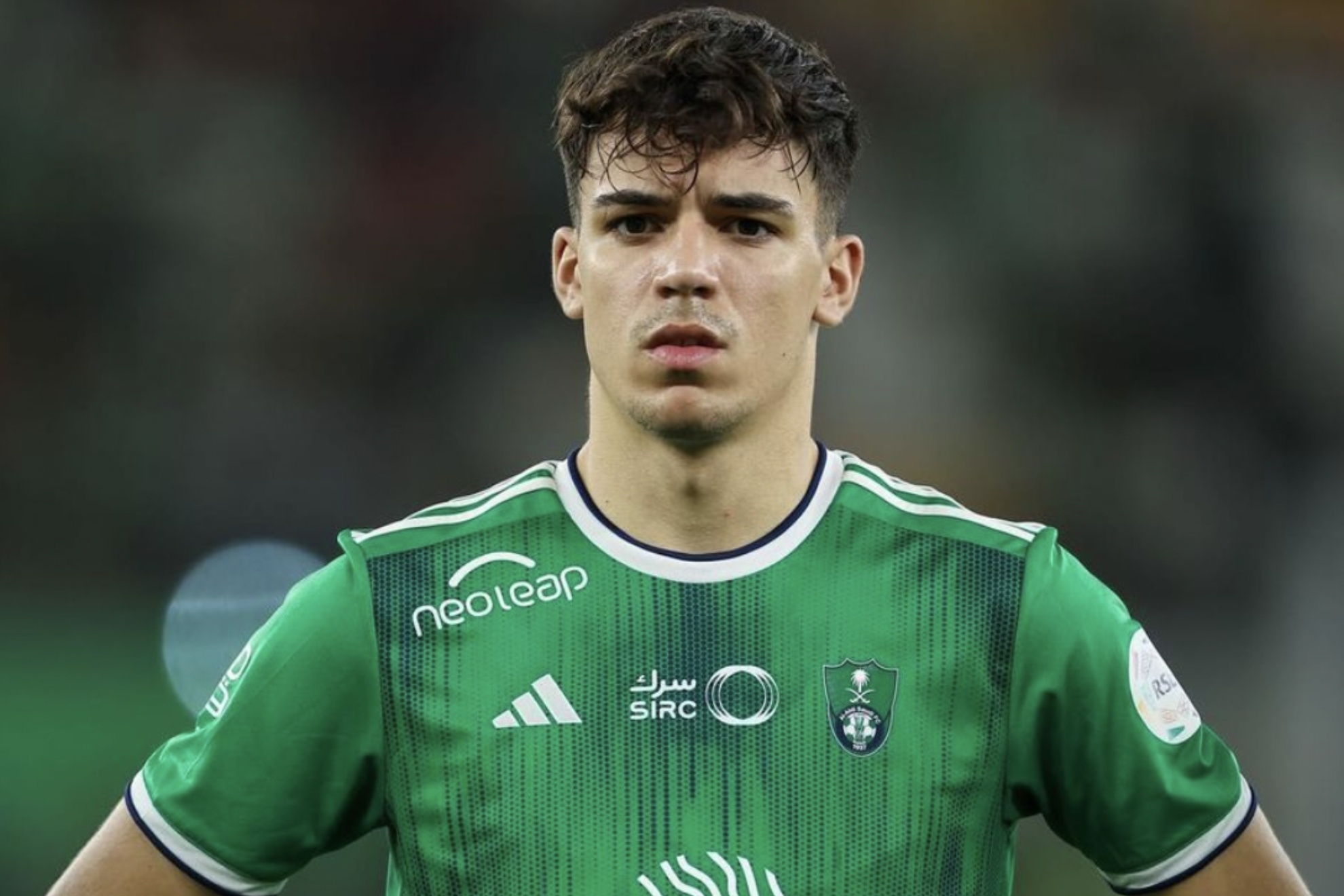 Cau thu giam 90% tien luong de roi Saudi Arabia hinh anh