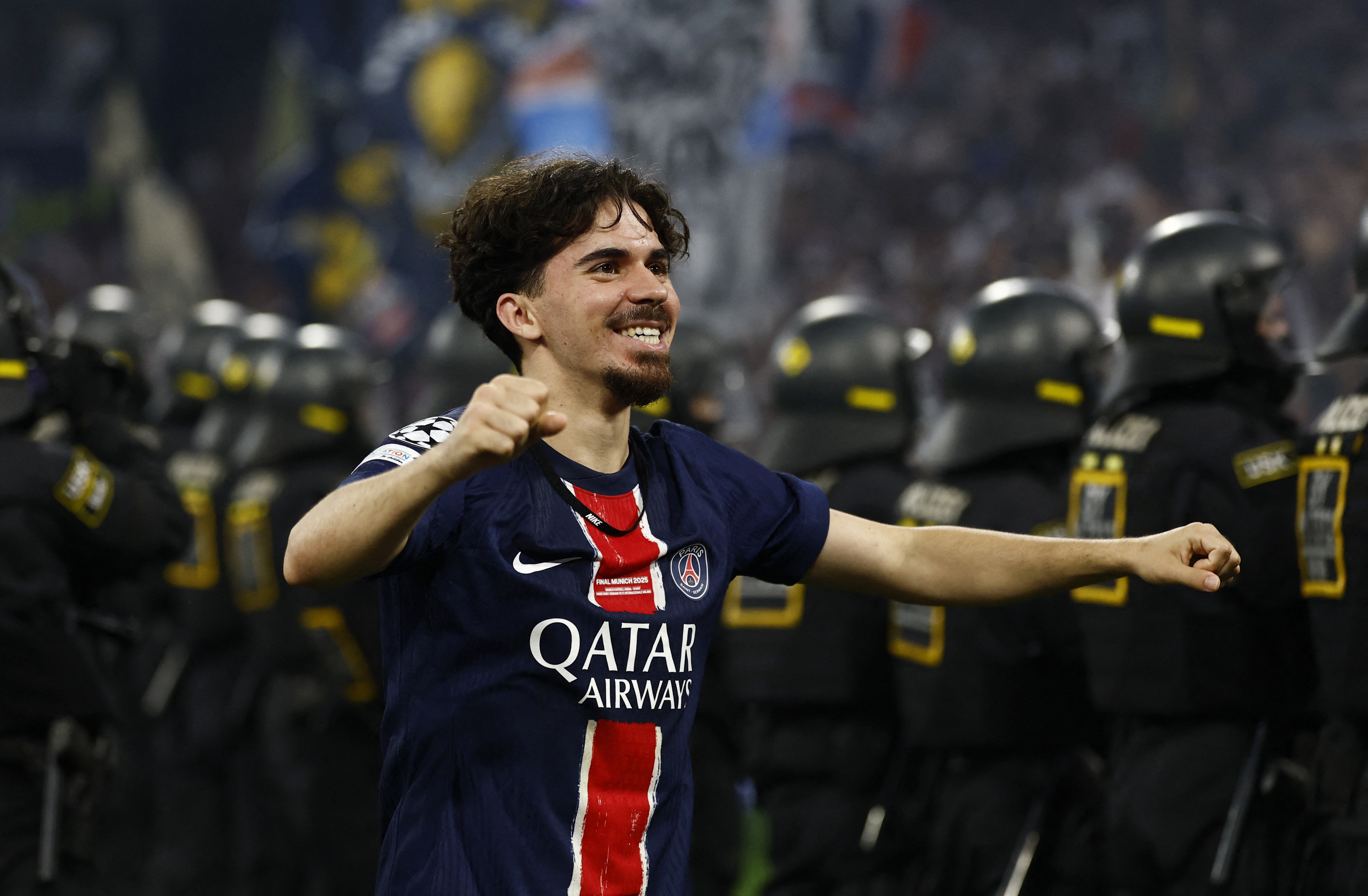 Nguoi hung PSG tung chat vat tai Premier League hinh anh