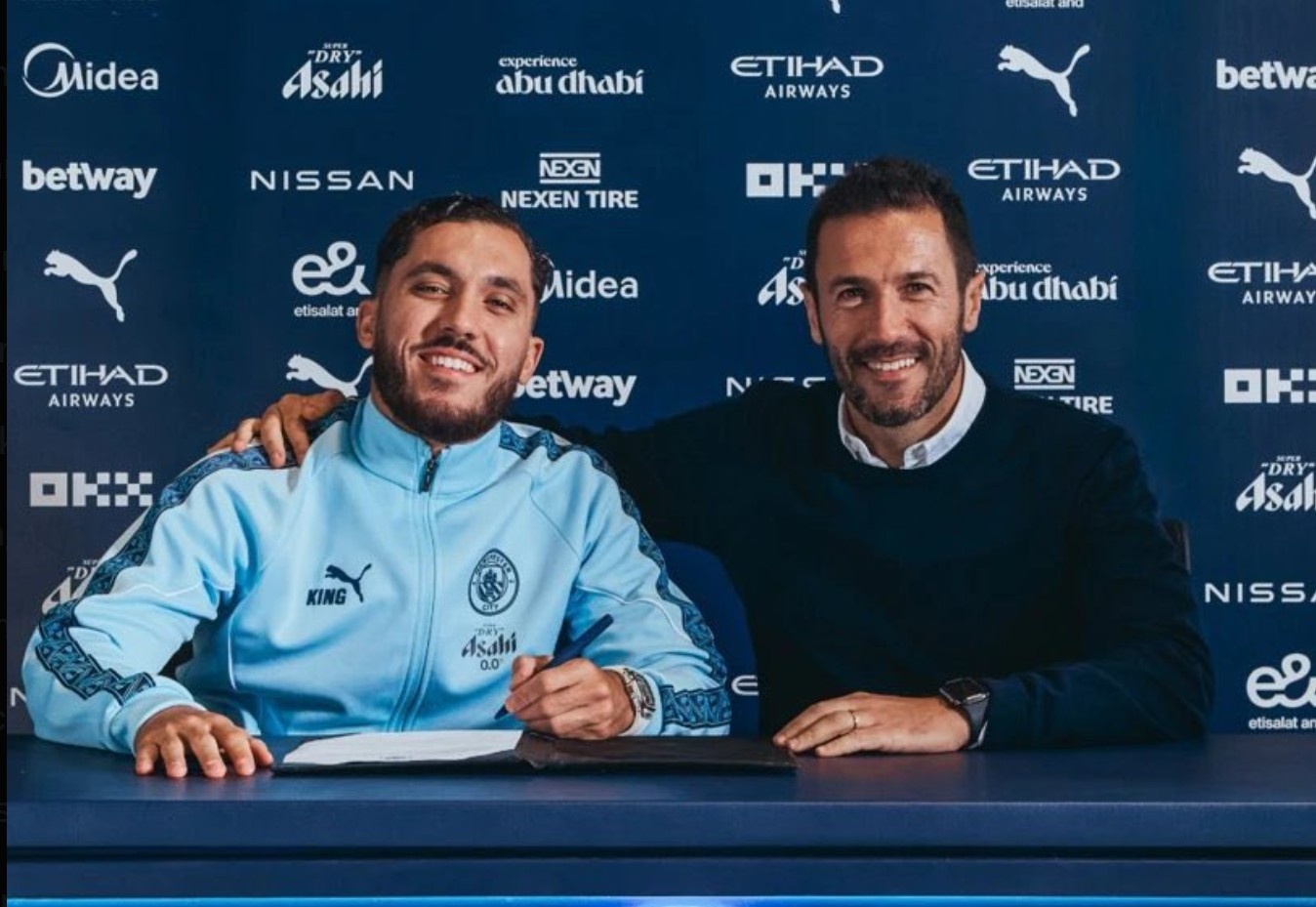 Man City cong bo tan binh thu ba hinh anh