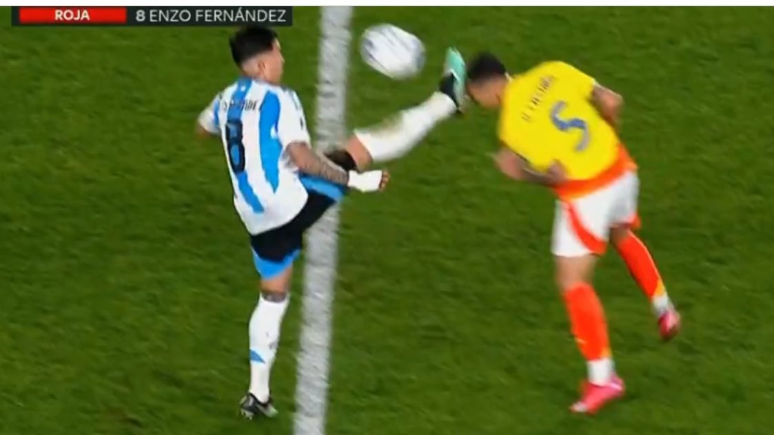 Sao Chelsea vao bong nguy hiem trong ngay Argentina chia diem hinh anh