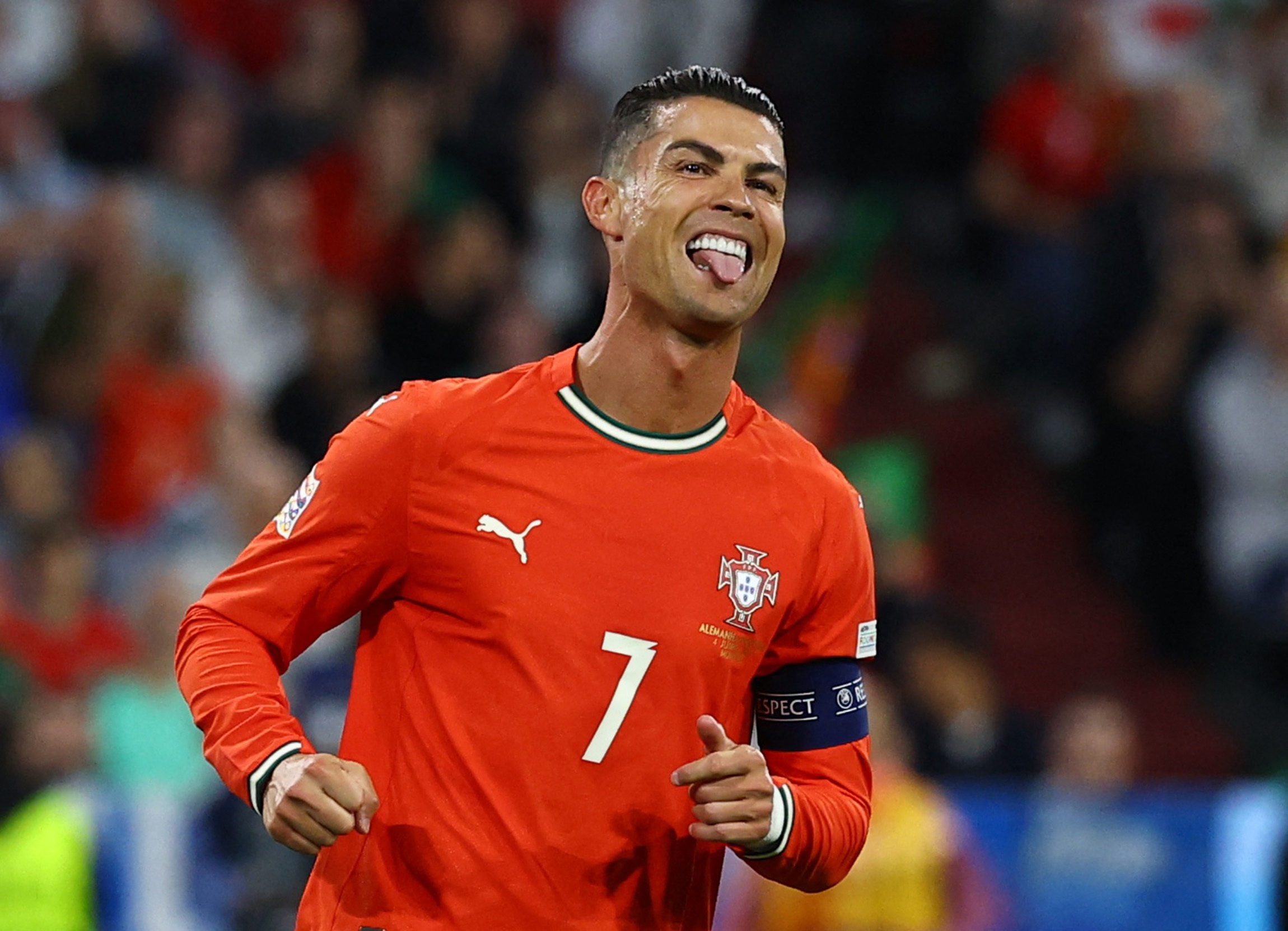 Ronaldo co the du dau Hong Kong hinh anh