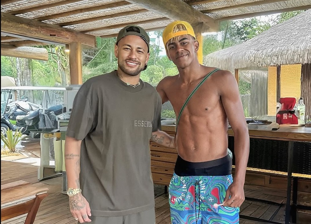 Yamal dap tra loat tin don tinh ai hinh anh