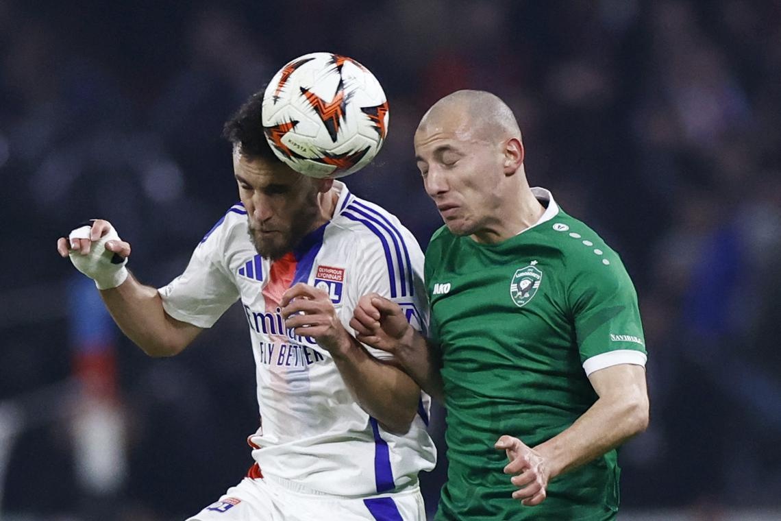 Ligue 1 chua duong lui cho Lyon hinh anh