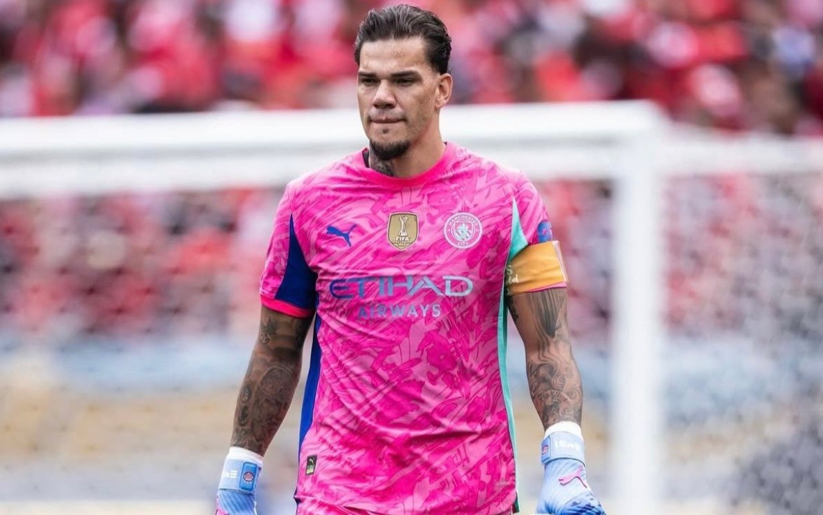 CDV Man City doi ban Ederson hinh anh