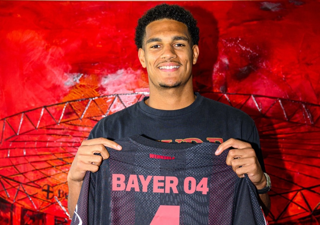 Ten Hag mang ve ban hop dong ky luc cho Leverkusen hinh anh