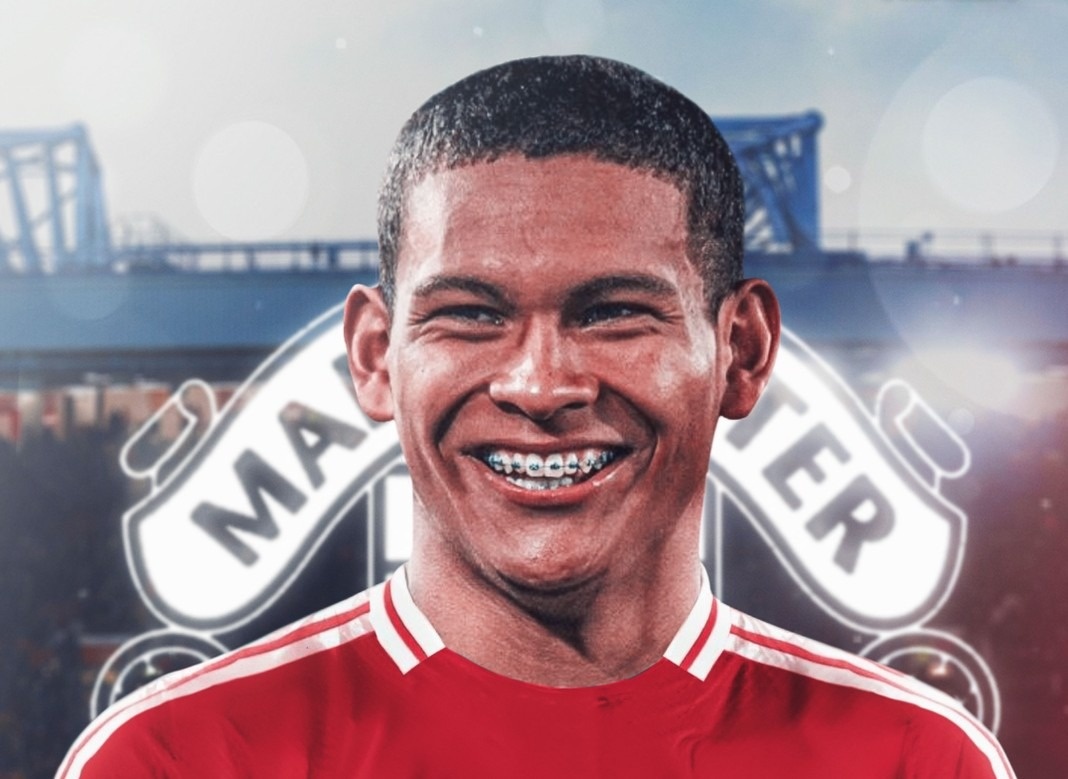 Tan binh 17 tuoi sap ra mat MU hinh anh