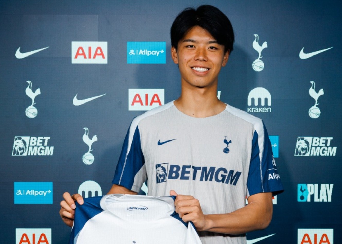 Them cau thu Nhat Ban den Premier League hinh anh