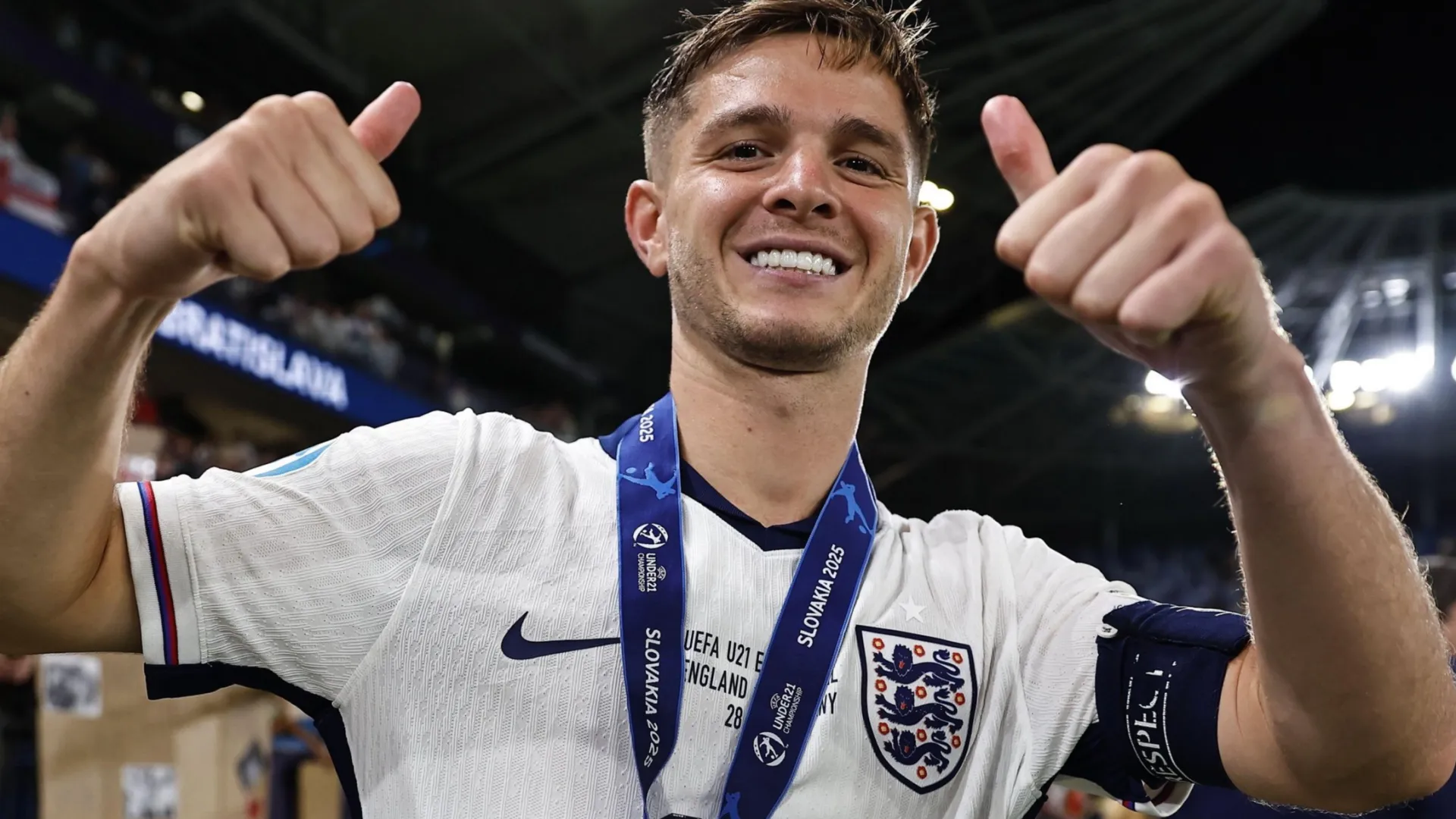 Man City rao ban nha vo dich Euro U21 hinh anh