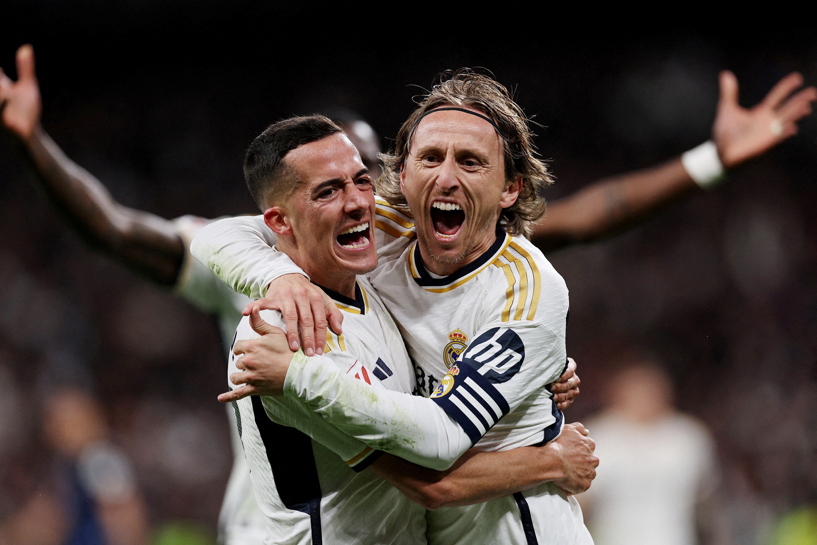 Real Madrid chia tay Modric, Vazquez hinh anh