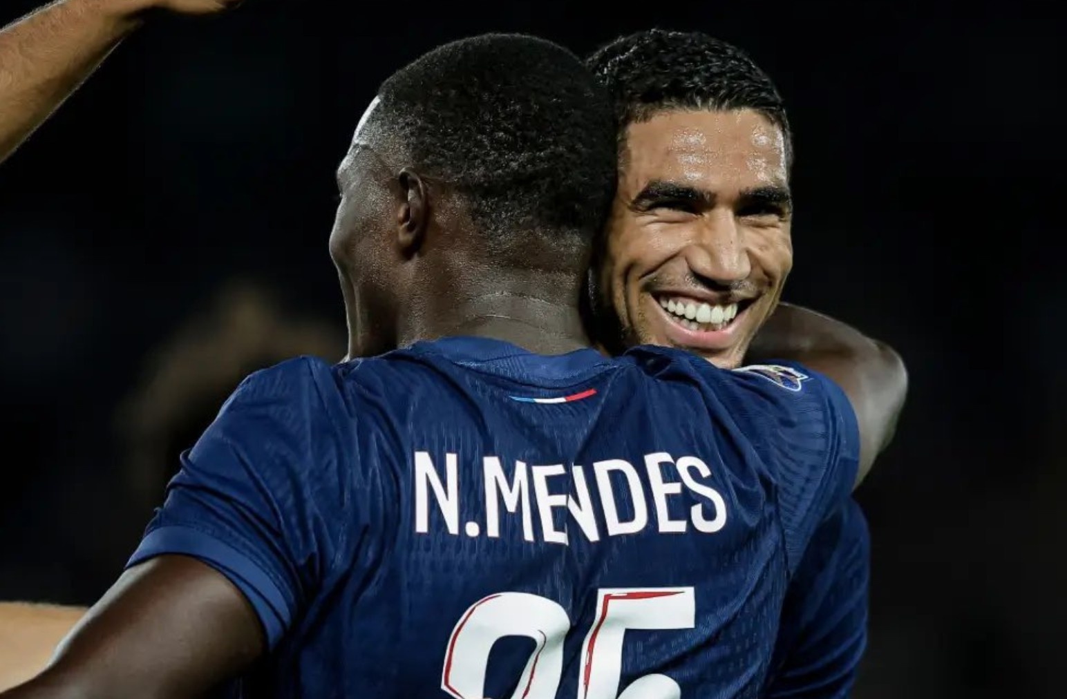 'PSG dang co 2 hau ve hay nhat the gioi' hinh anh