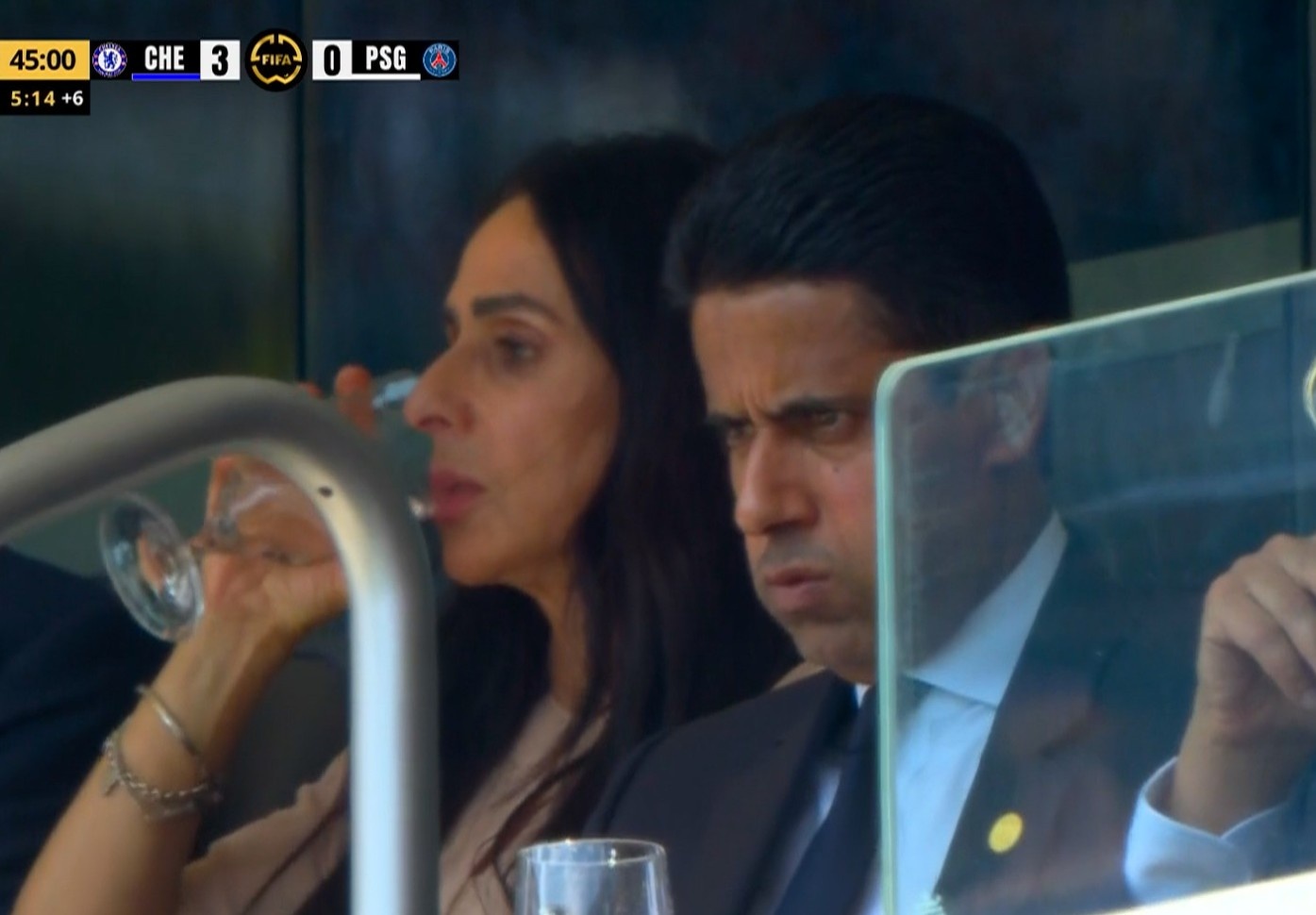 Phan ung cua Chu tich PSG khi thua chong vanh hinh anh