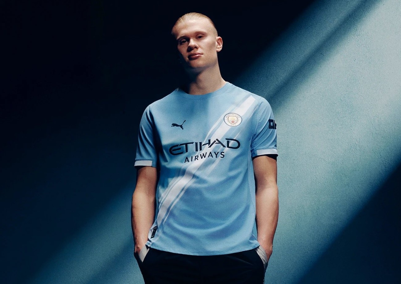 Man City ky hop dong tram trieu euro hinh anh