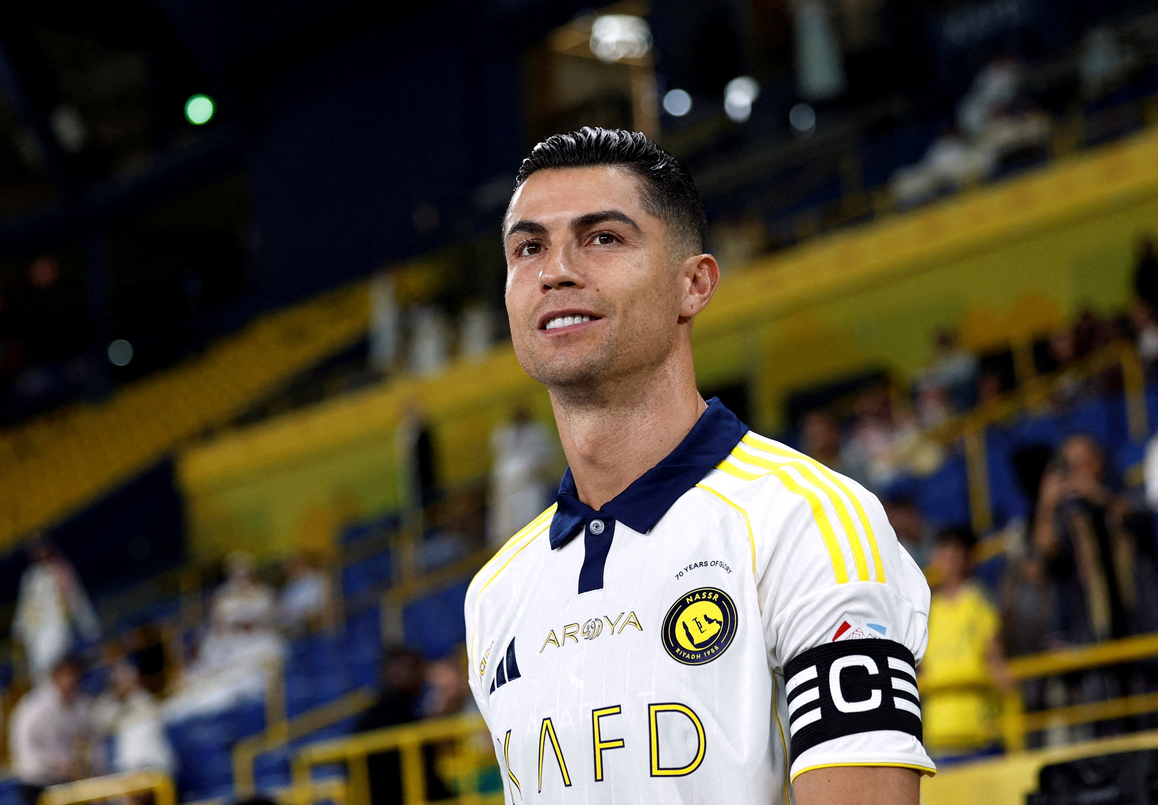 Ronaldo gianh cu dup giai thuong o Saudi Arabia hinh anh