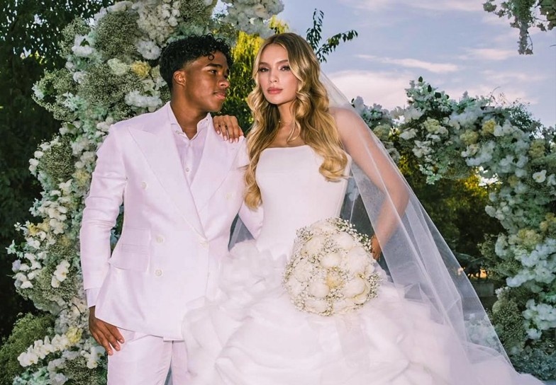 'Hop dong' tinh ai cua vo chong Endrick hinh anh