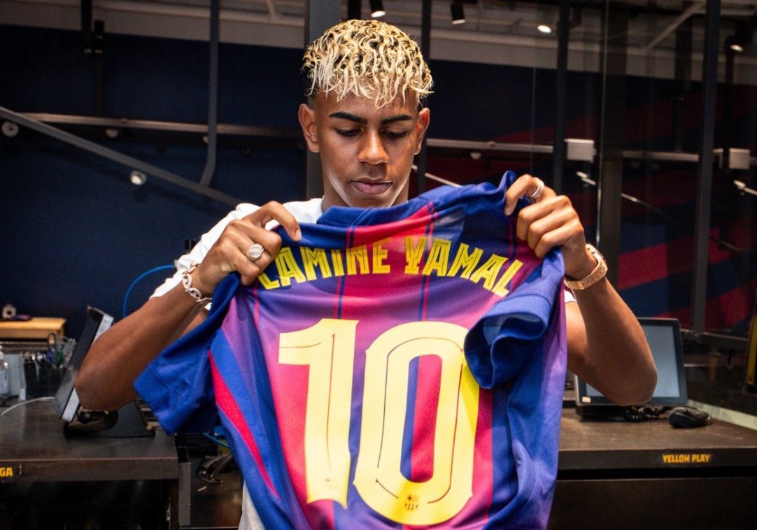 Ao dau Yamal tao suc hut khong lo hinh anh