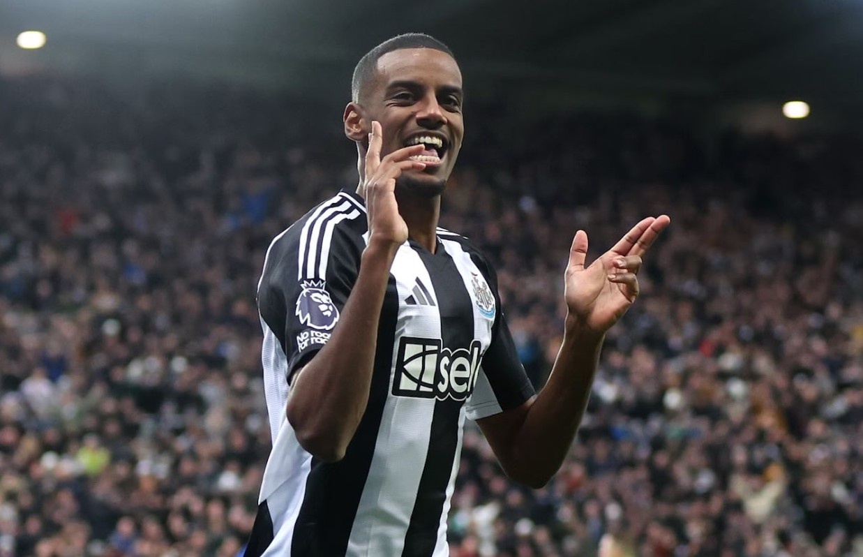 Isak tu choi Al Hilal, Premier League van la dich den hinh anh