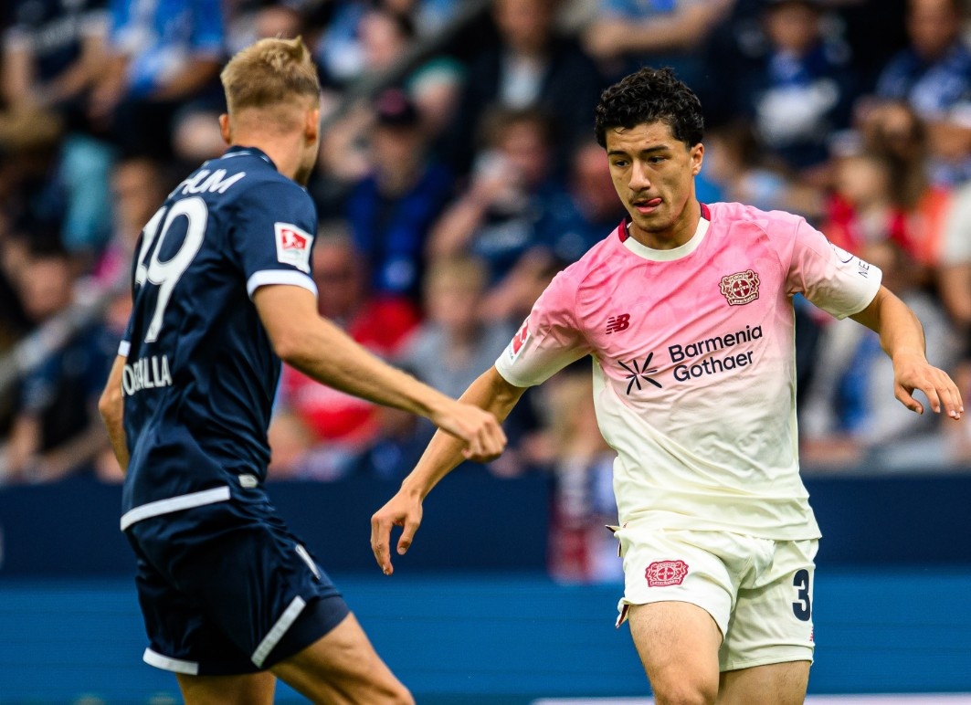 Leverkusen thang tran dau duoi thoi Ten Hag hinh anh