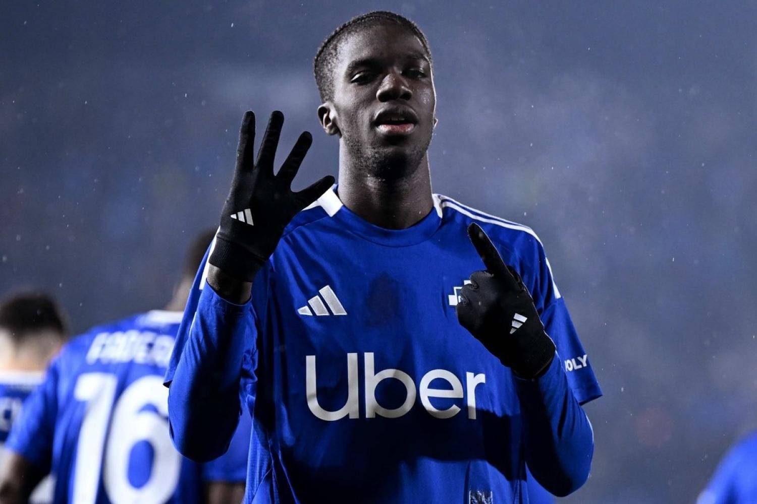 CLB cua Fabregas het gia 75 trieu euro cho tai nang tuoi teen hinh anh