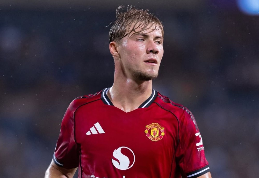 MU ban Hojlund voi gia re hinh anh