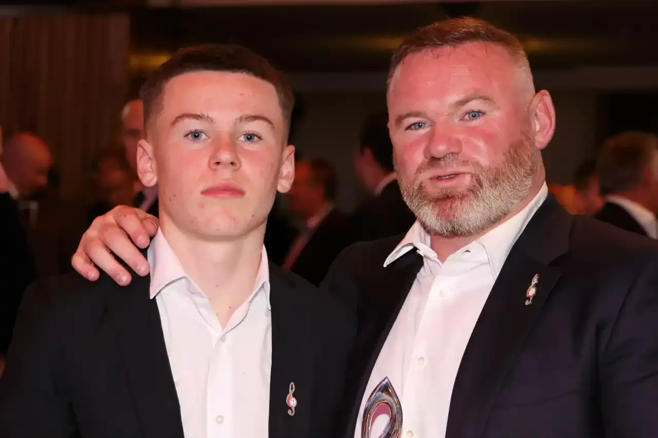 Con trai Rooney co buoc nhay vot o MU hinh anh