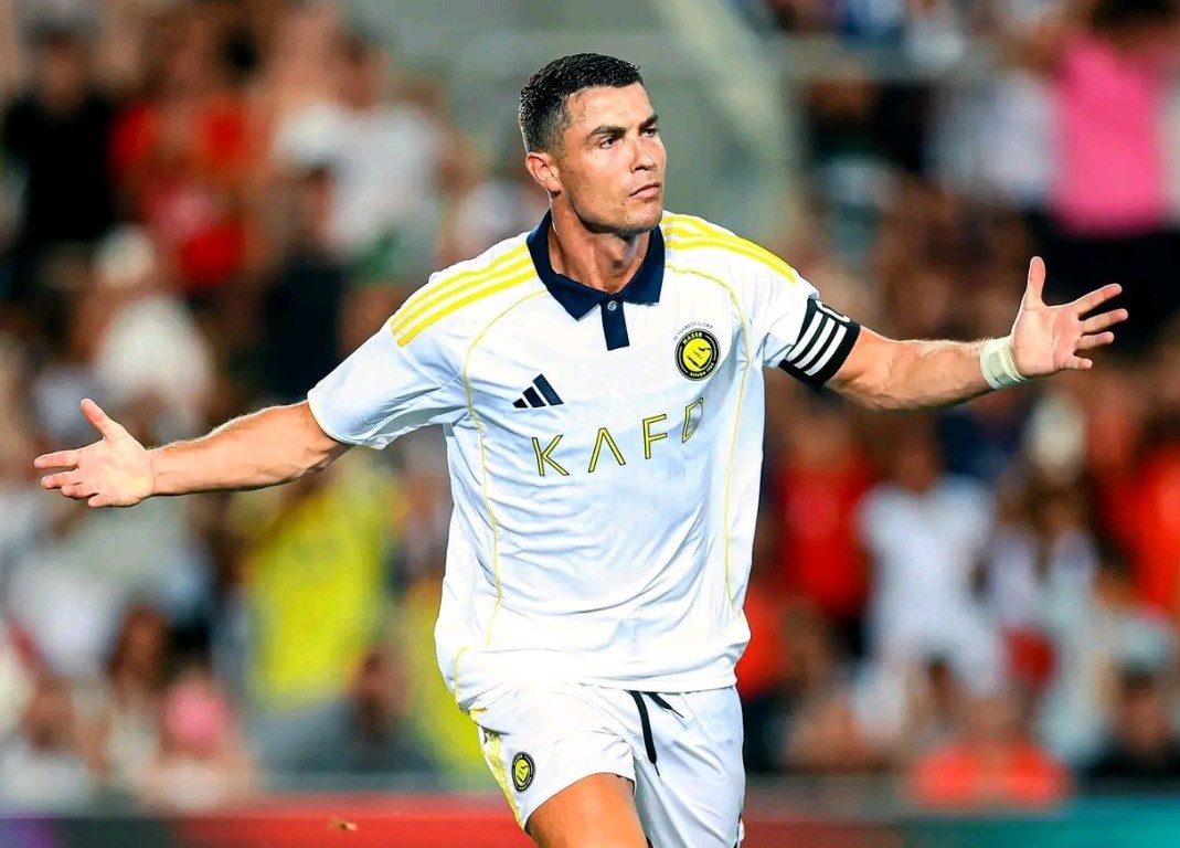 Phan ung cua Ronaldo khi khong duoc de cu Qua bong vang hinh anh