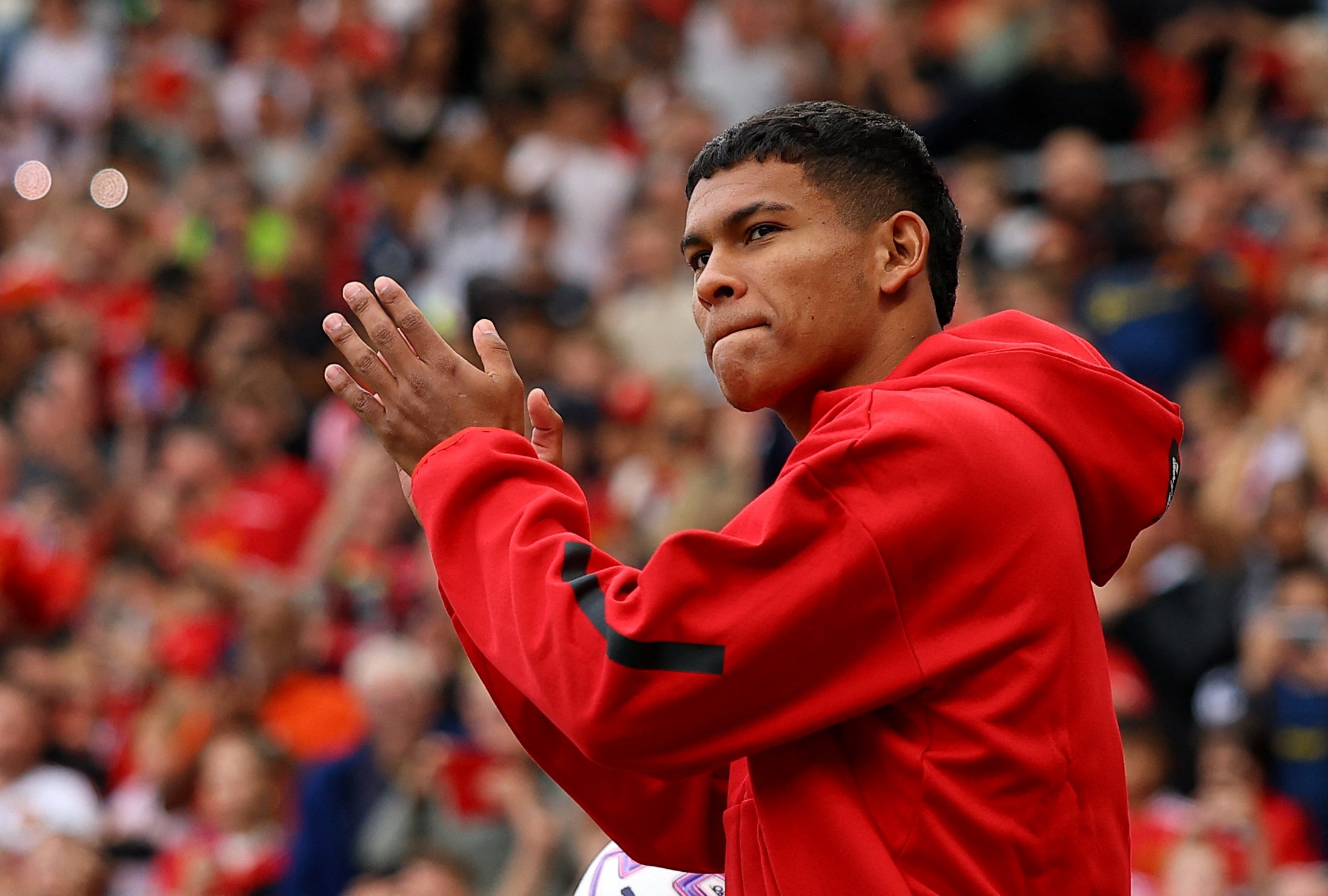 Tan binh hoa nhap nhanh nhat o MU hinh anh