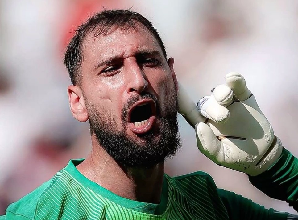 Donnarumma doa kien PSG hinh anh