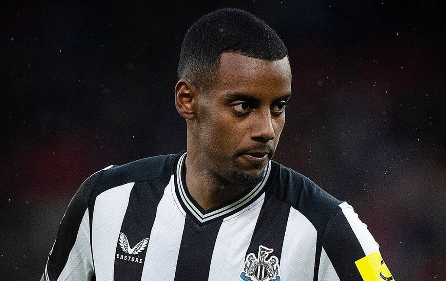 Cau thu Newcastle phan ung sau thong diep cua Isak hinh anh