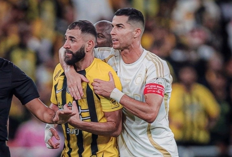 Doi cua Ronaldo che nhao Benzema hinh anh