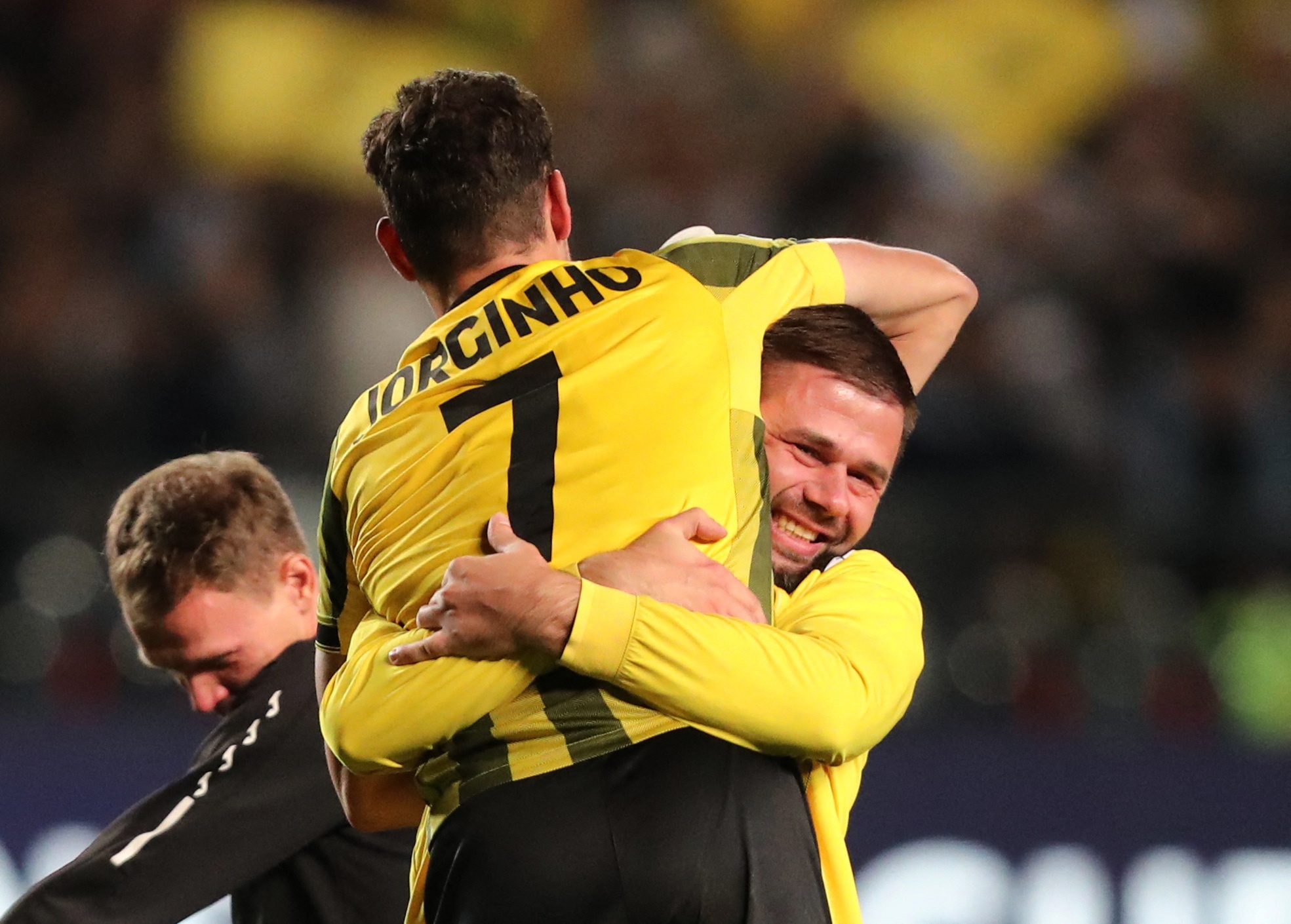 Tu Trung A, Kairat Almaty chan dong Champions League hinh anh