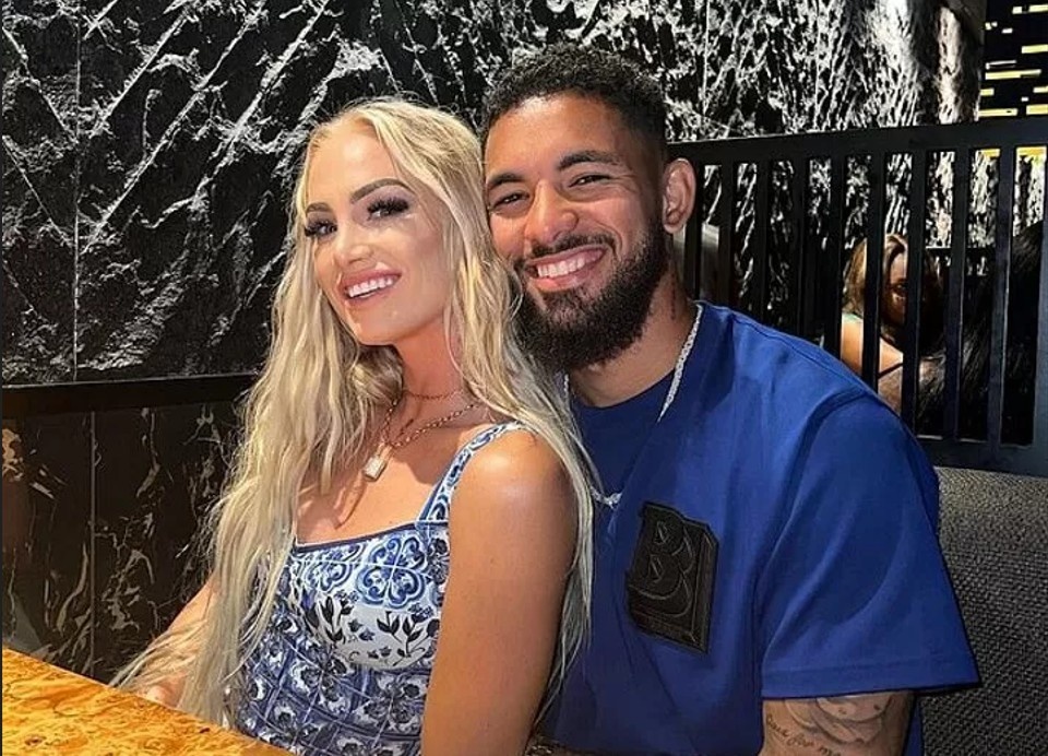 Tien ve vua chia tay 'cau thu quyen ru nhat the gioi' gio ra sao hinh anh