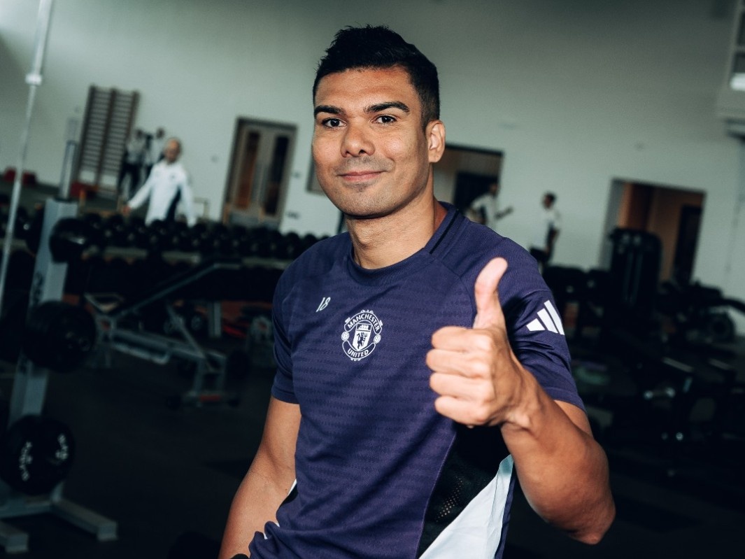 Casemiro muon roi MU hinh anh